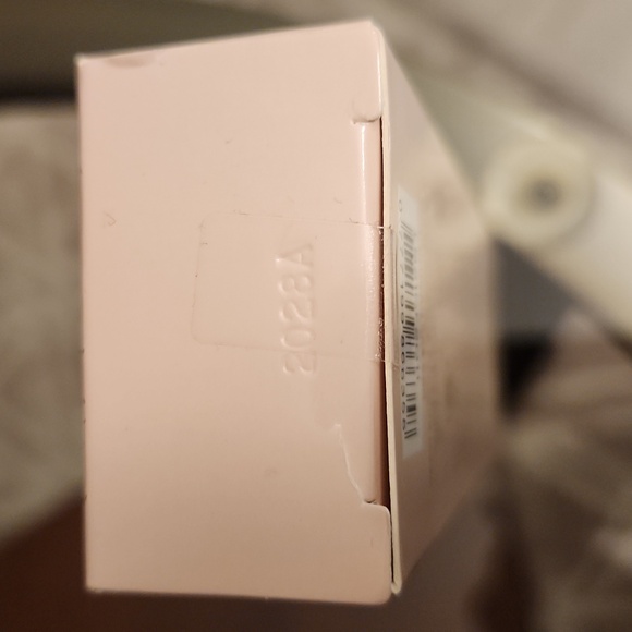 LYN-PERFECTING VELVET FOUNDATION - Picture 2 of 4